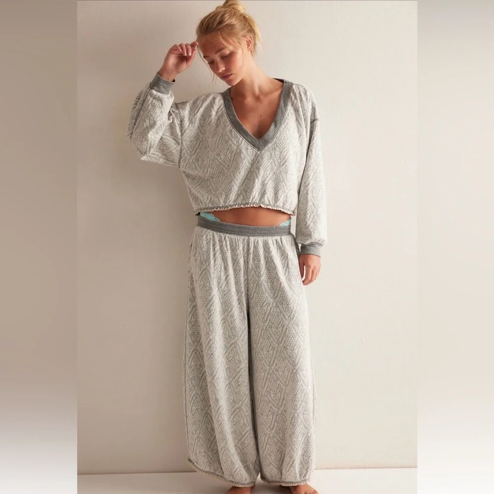 Free People Fingers Crossed Lounge Pants and Pullover never worn excellent cond - Picture 1 of 6